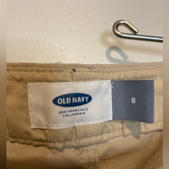 Women’s old navy khaki shorts size 8 - Picture 2 of 3